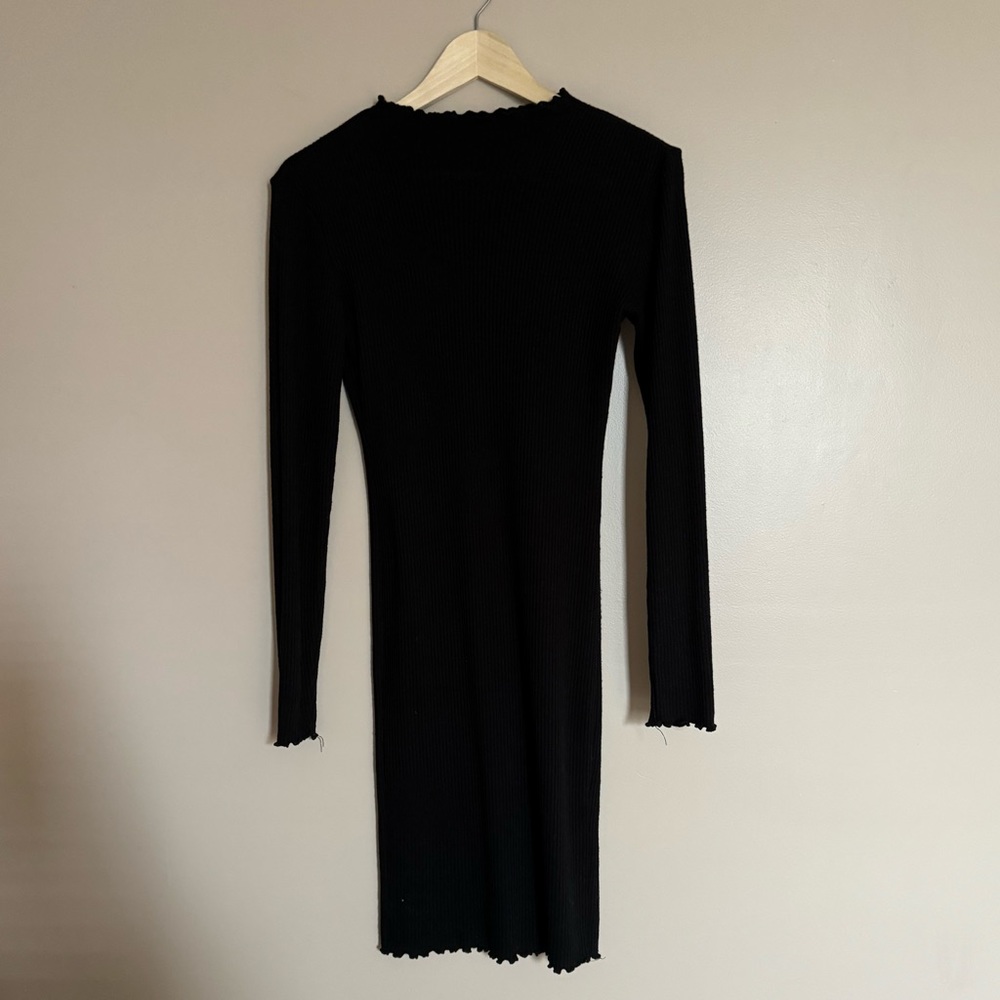 Knitted long sleeve black dress size medium from forever 21